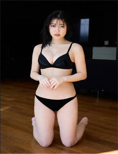 《女子扒开腿让男生桶爽》